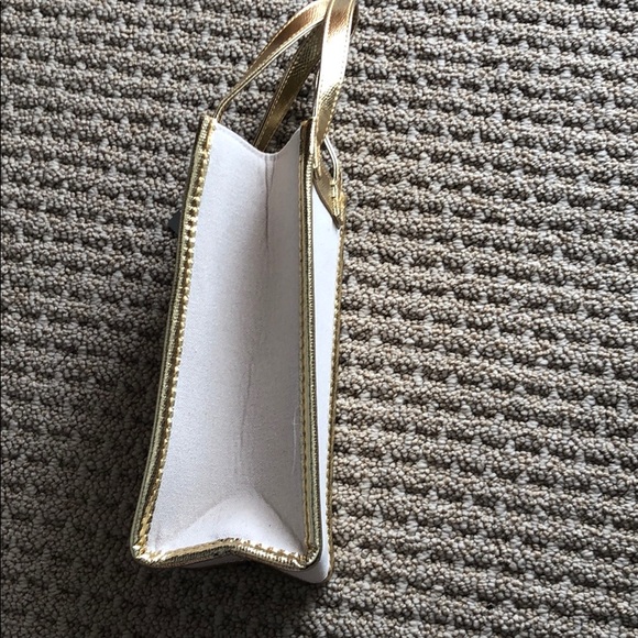 Fabulous hostess wine tote. Polka dot /gold trim - Picture 3 of 8